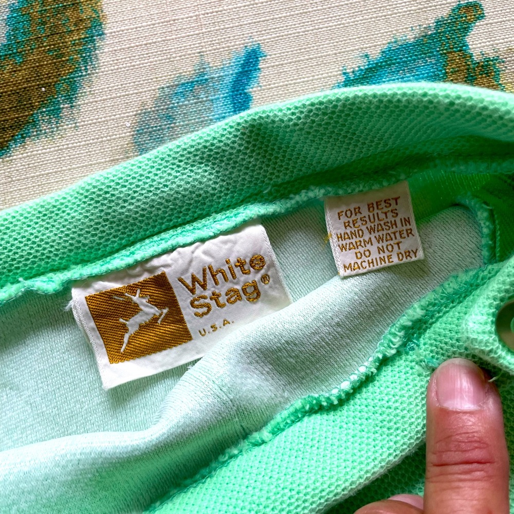 Vintage green outfit with blouse, pants and necklace - Picture 2 of 10